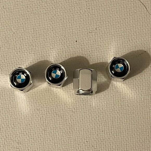 BMW valve Stem caps in Silver set of 4 NWT - Picture 1 of 5